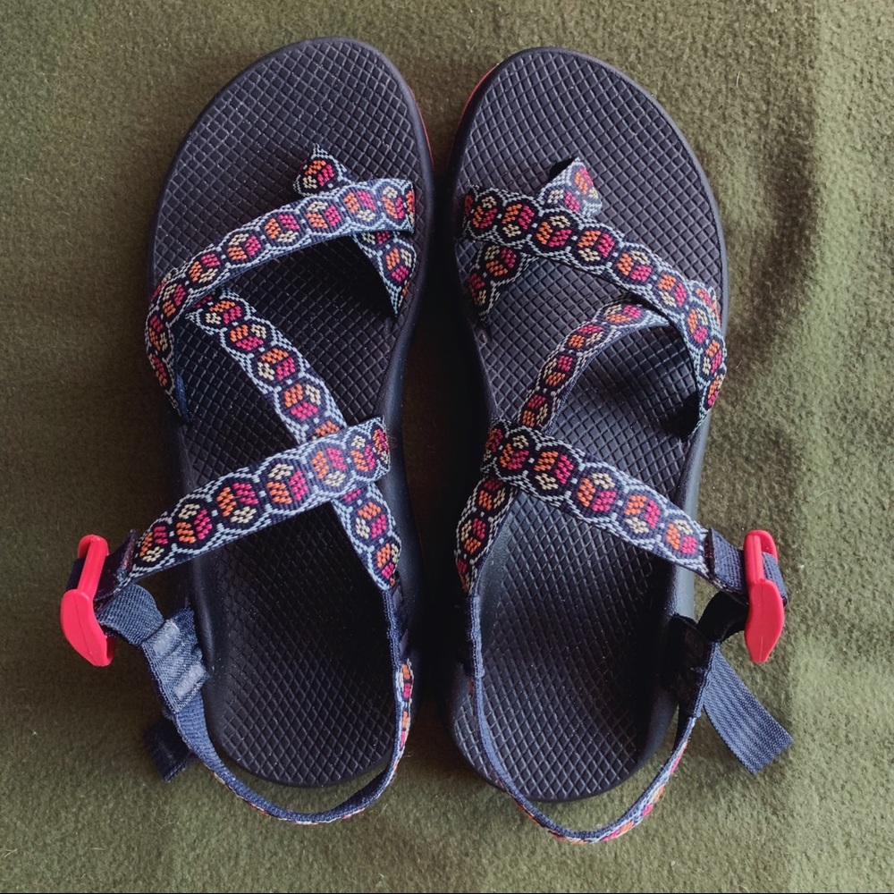 Chacos EUC size 10 Peace Sign